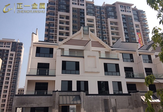 雲(yun)浮(fu)中式(shi)大院(yuan)